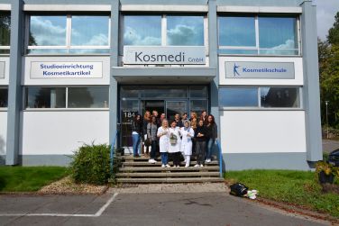 Kosmetik Ausbildung im Schulungsraum der Kosmedi Fachschule